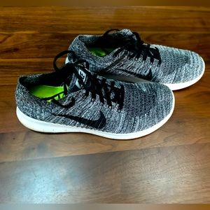 Nike Men’s Free RN Flyknit Size 10.5 Black and White